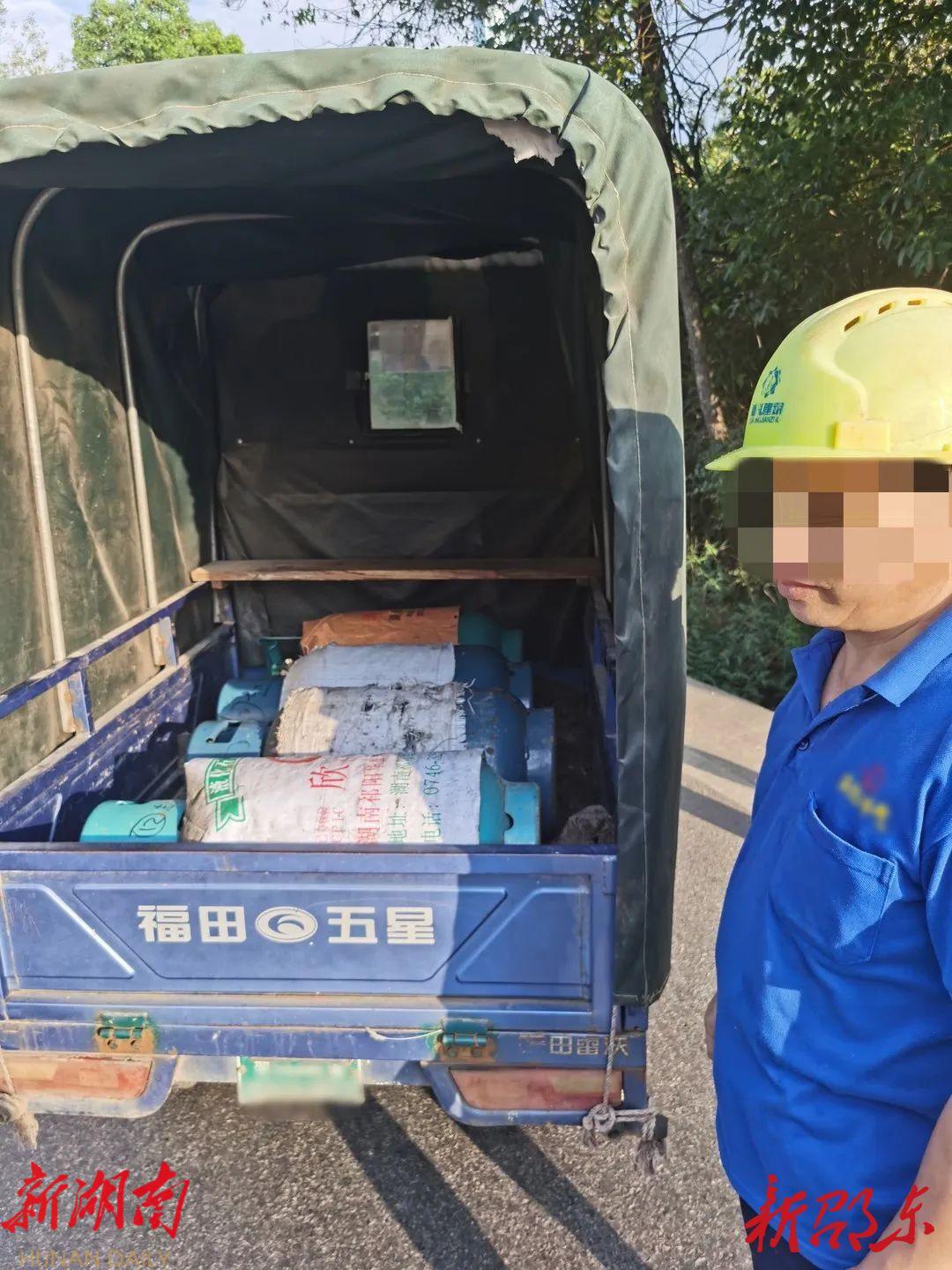 邵东交警查获一起无证驾驶无牌三轮车运输液化气罐案件_邵阳头条网